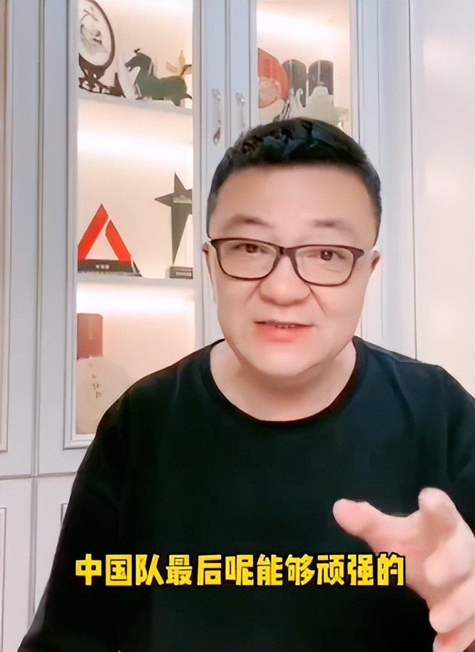 上半场路易斯-迪亚斯首开纪录，加克波再下一城，齐米卡斯射中横梁，利物浦暂2-0LASK林茨；下半场加克波造点，萨拉赫主罚命中，加克波补时再破门，最终利物浦4-0LASK林茨，继续位居小组第一。
